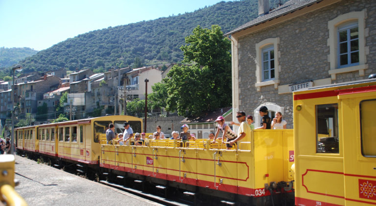 Le train jaune à la gare d'Olette
